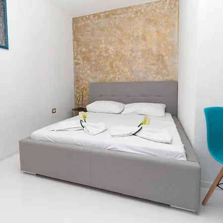 Kike Apartment *