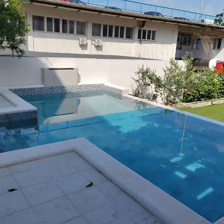 Kike Apartment *